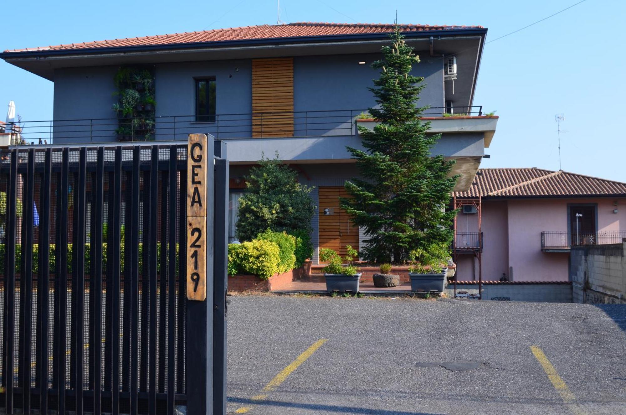 Gea Etna Apartment&Rooms Nicolosi Bagian luar foto